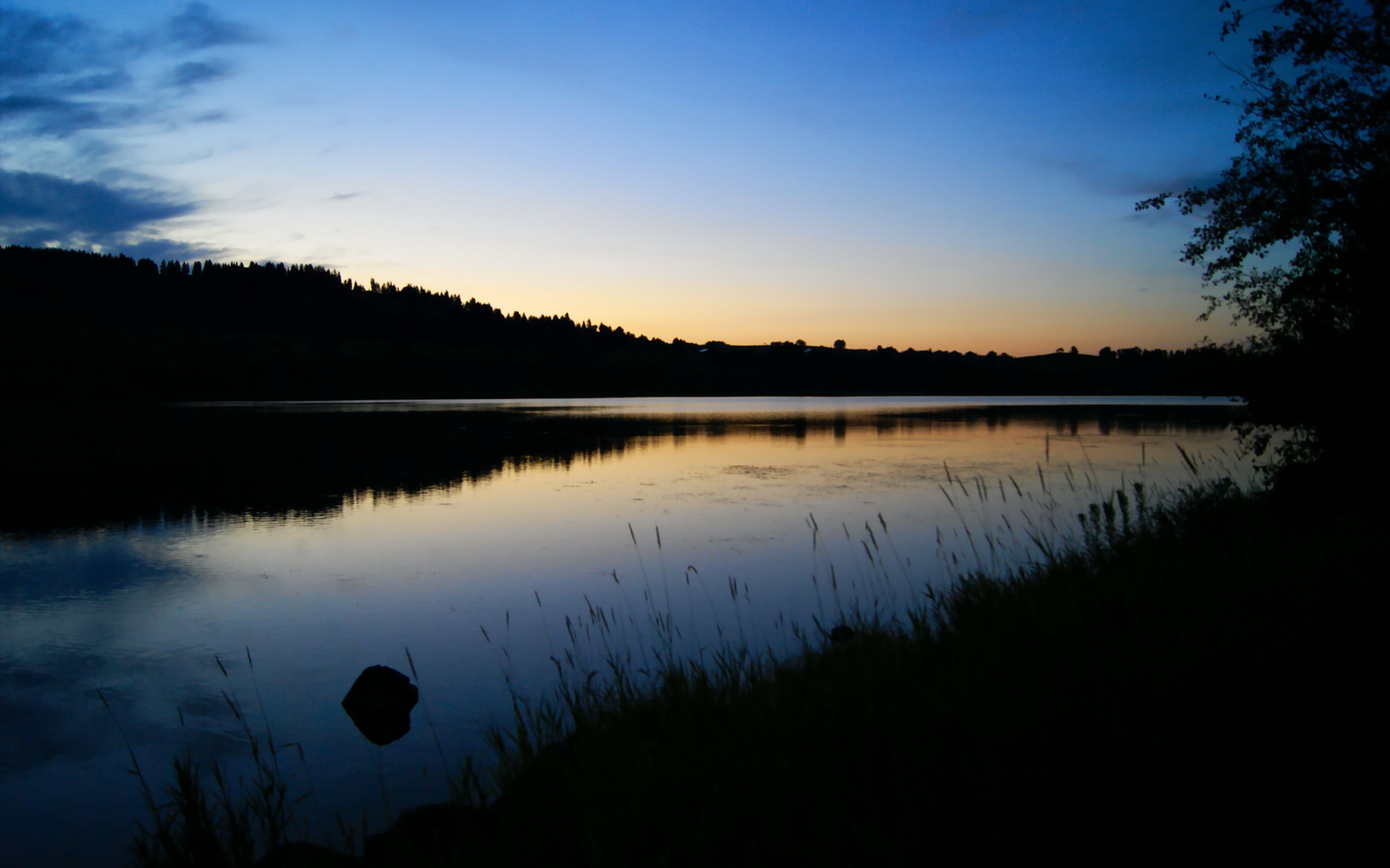 校园足球组建学生解说团打造赛事传播新形式，学校足球队解说词